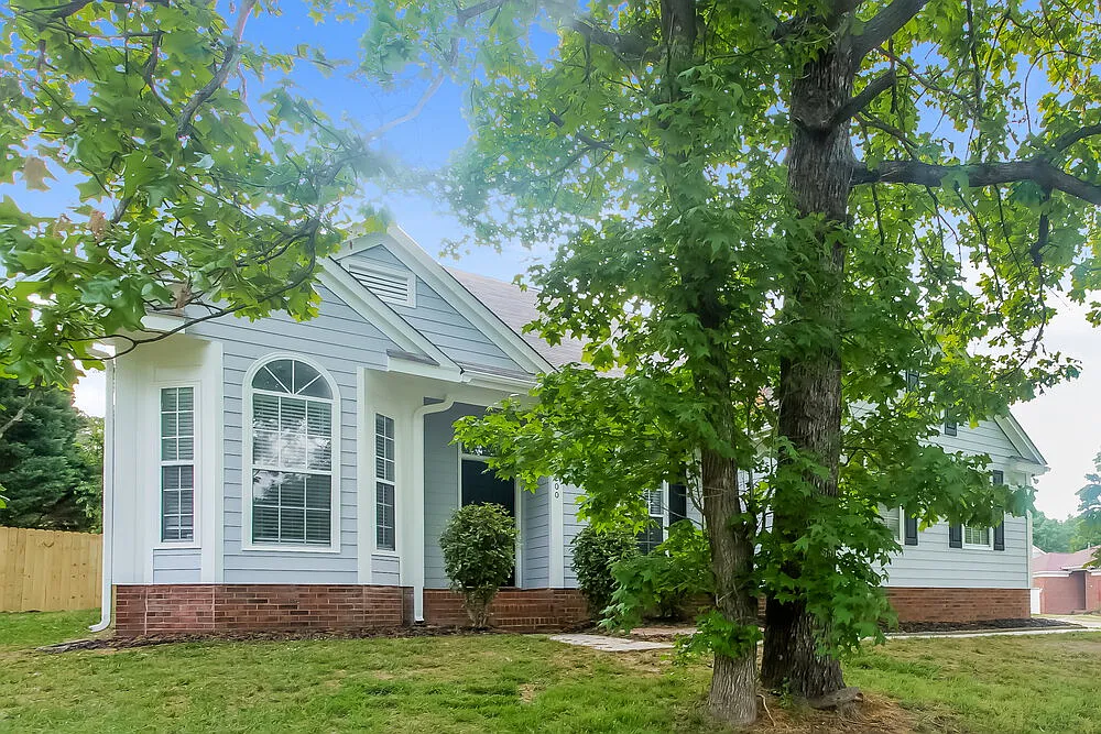 3 bed, 2.0 bath, 1477 sqft, $2,080 — Photo 4