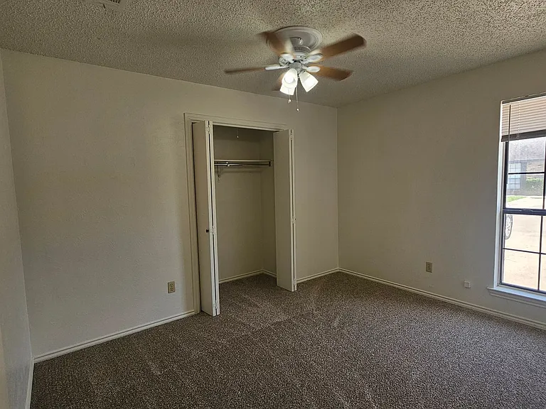 544 E Windsor Dr — Photo 15