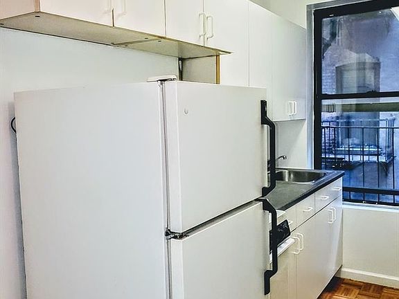 3rd image of 162 Mott St APT 16