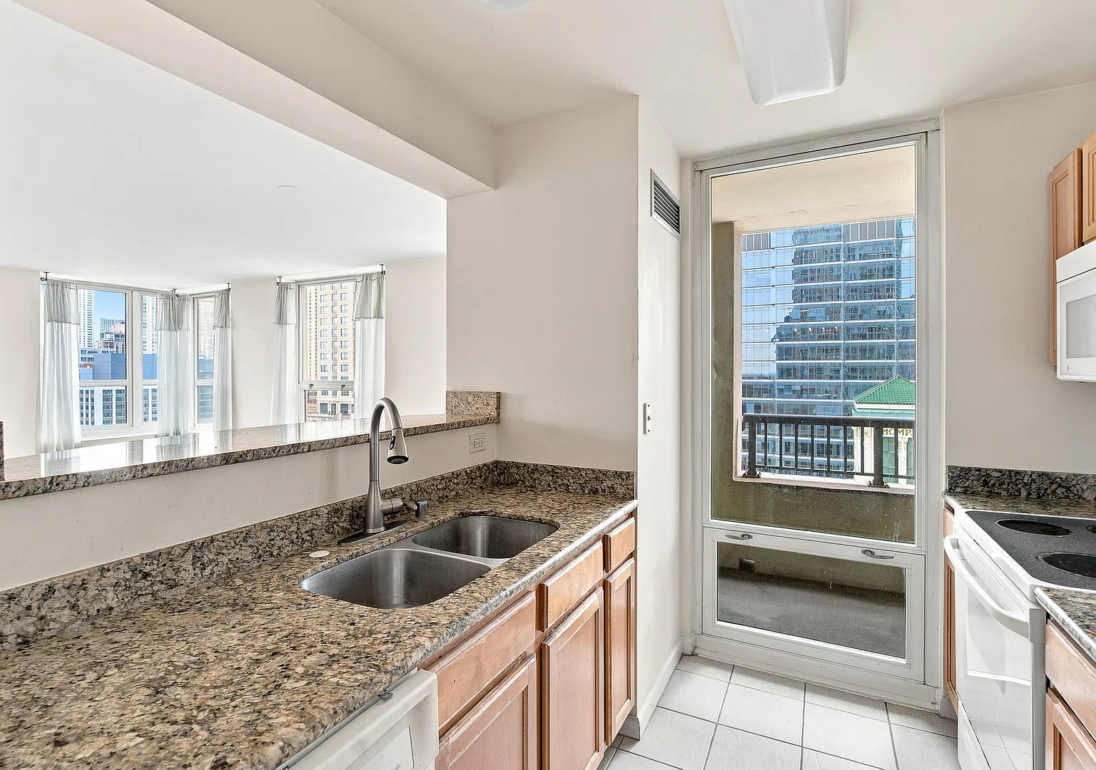 345 N La Salle Dr — Photo 4