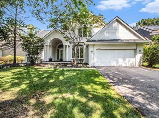 6282 Lindsay Ct, West Bloomfield, MI