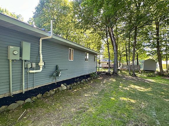3rd image of 147 Royal Oak Dr