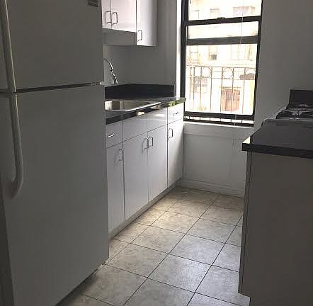 5th image of 232 Sherman Ave Frnt 2