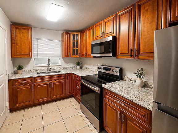 5th image of 1735 Dewey St #503