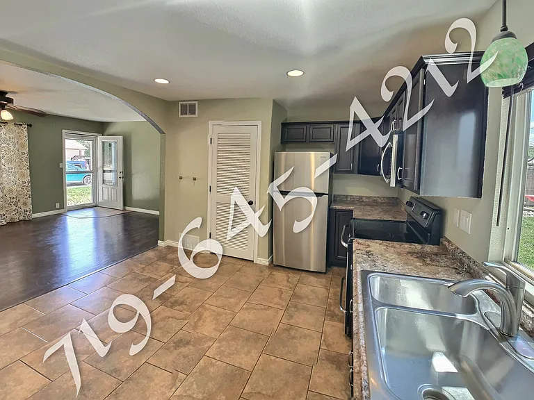 1211 Richards Ave — Photo 7