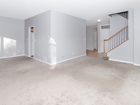4th image of 278 Charlotte Ct