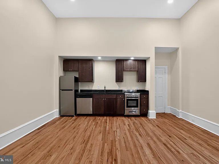 2008 Spruce St #1M — Photo 8
