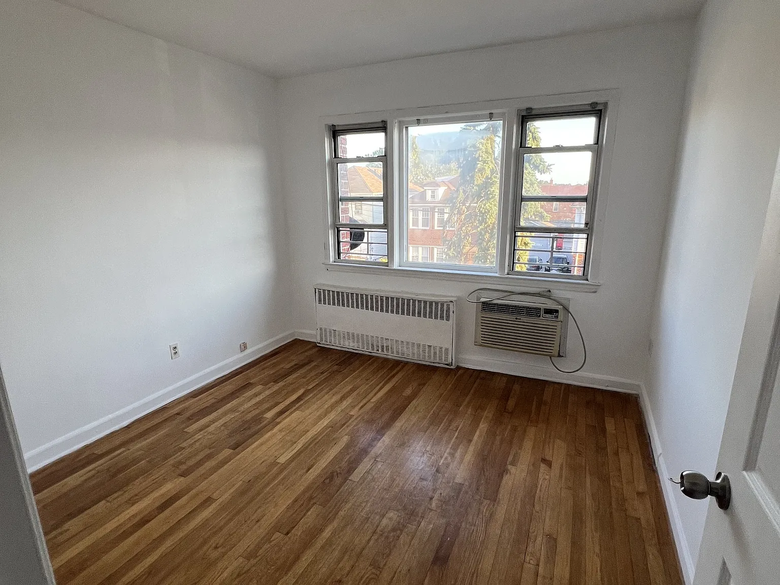 15711 45th Avenue - 3 — Photo 2