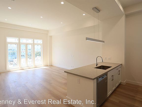 5th image of 1740 Broadway St #703