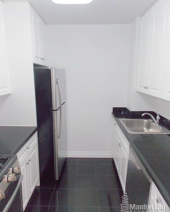 2nd image of 888 8th Ave Frnt 7