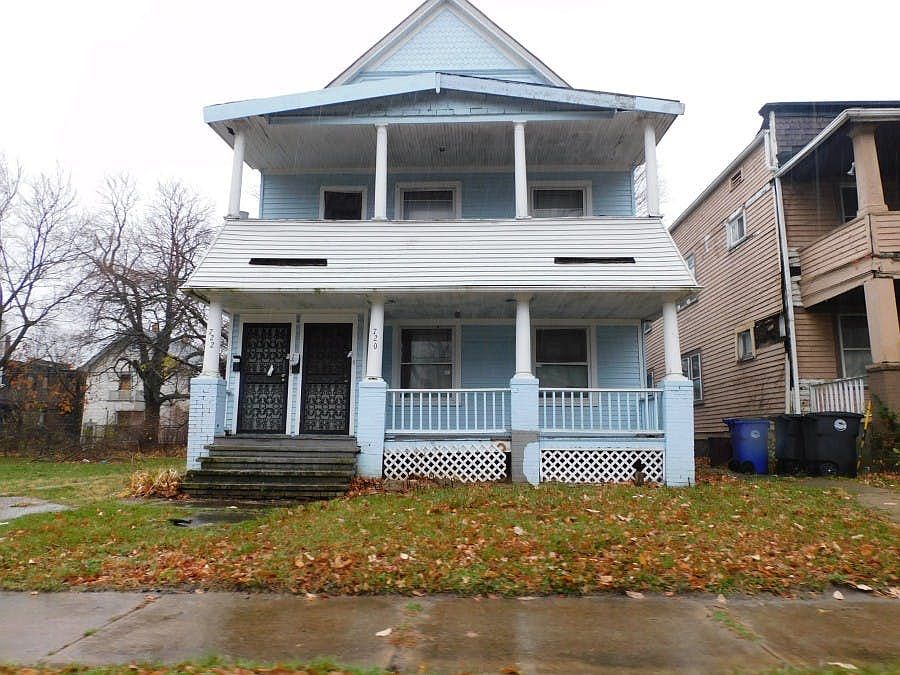 1st image of 720 E 93rd St