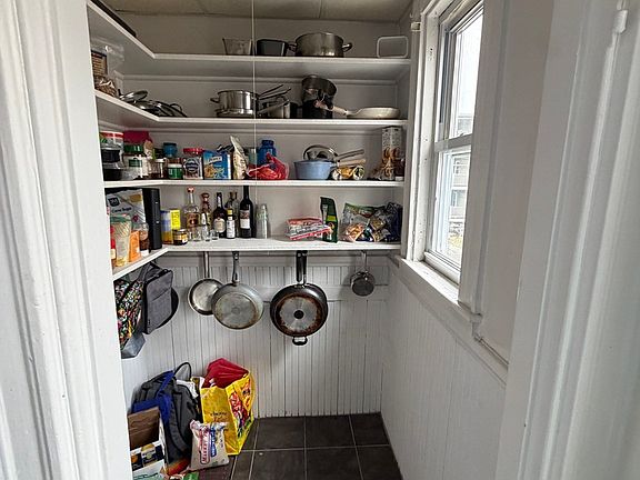 4th image of 42 Calvin St