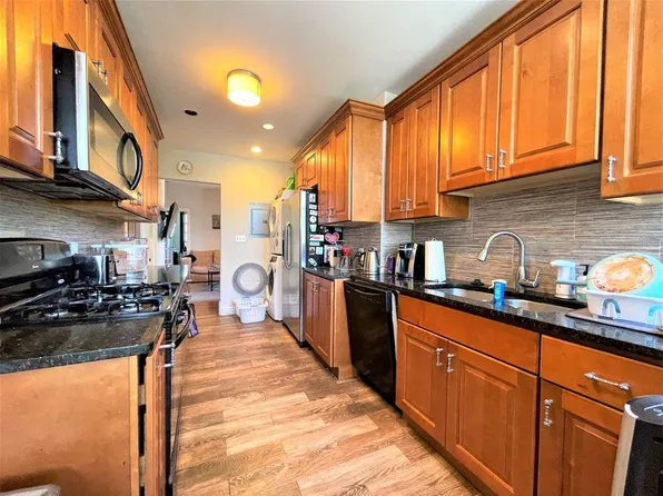 11 Babcock St #1D, Brookline, MA 02446
