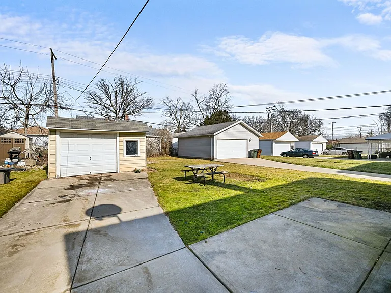 2438 Brookdale Ave — Photo 27