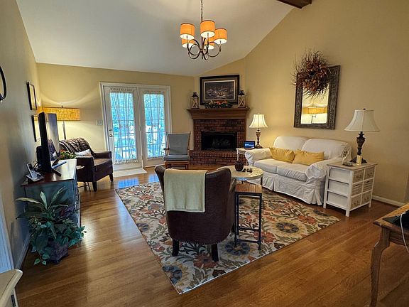 5th image of 378 Lodie Dr