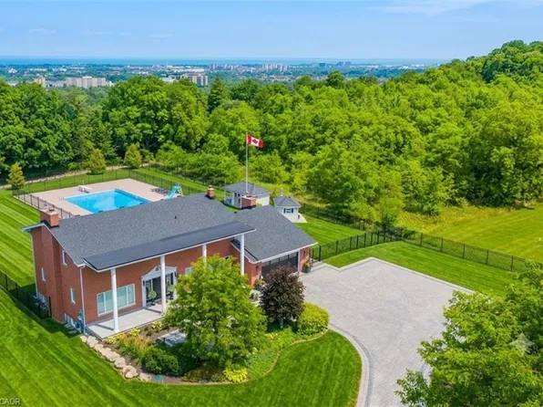 10 Azalea Ct, Hamilton, ON L8J 1K4