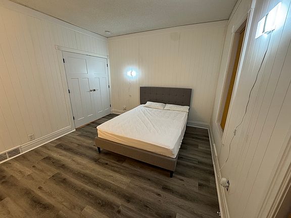 Private Room with closet view 3