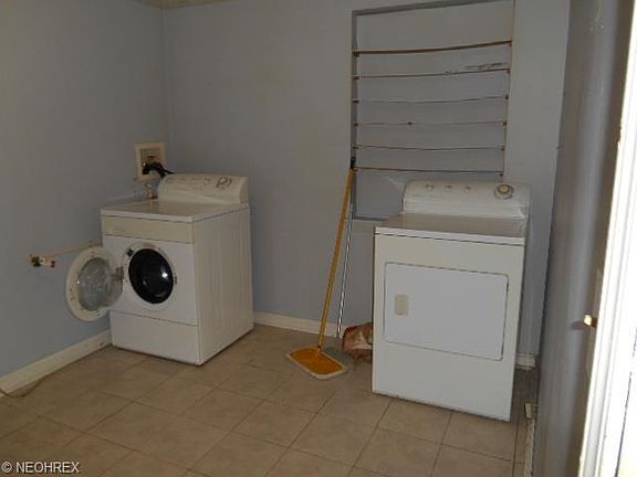 5th image of 921 Norman Ave