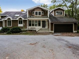 17 Grand Hill Dr, Dover, MA 02030
