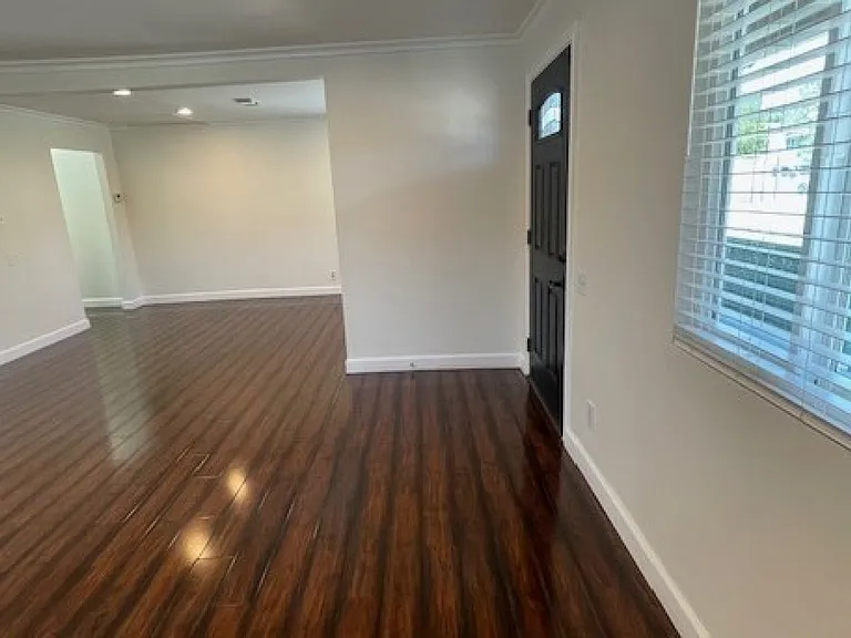 10539 Tinker Ave — Photo 13
