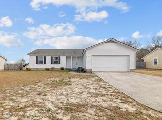 519 Sand Ridge Rd, Hubert, NC 28539