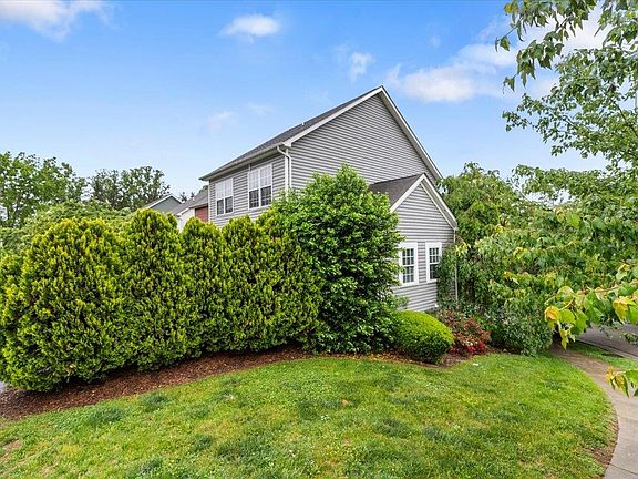 4th image of 301 Courtney Cir