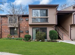 8 Manchester Ct, Red Bank, NJ 07701