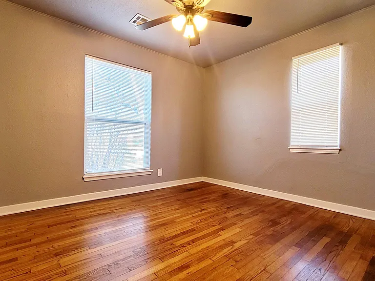 300 E Kittyhawk Dr — Photo 14