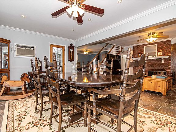 4th image of 28 Wagon Ln