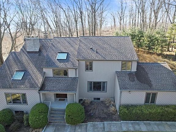 2nd image of 76 Quaker Hill Dr