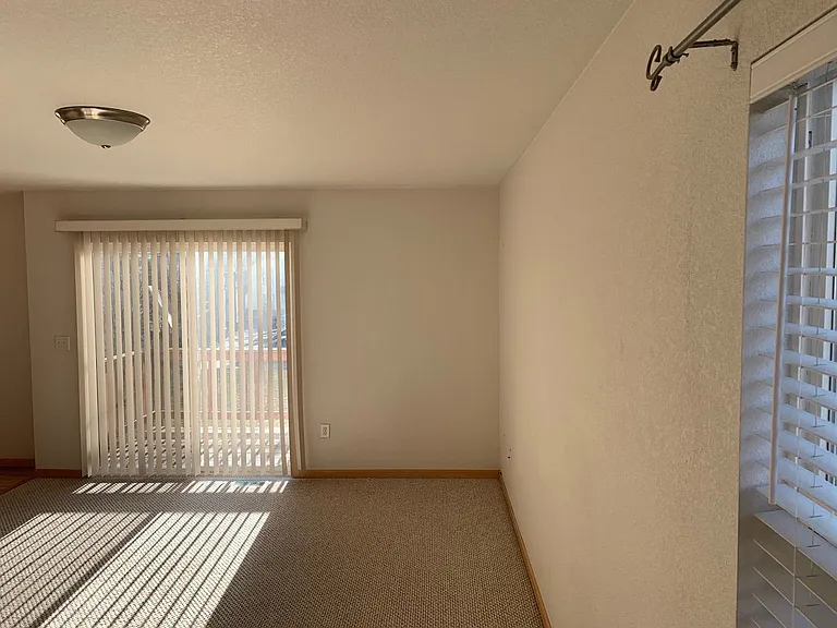 991 Winona Cir — Photo 4