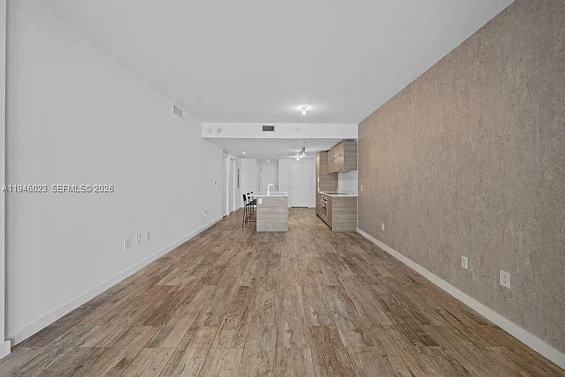 2 bed, 3.0 bath, 1175 sqft, $5,400 — Photo 4