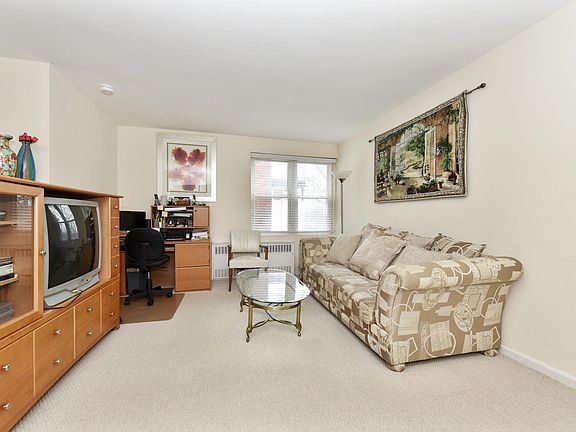 5th image of 30 Stoner Ave APT 3H