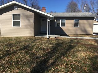 305 E Schuetz St, Lebanon, IL 62254