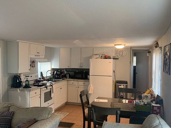 3rd image of 1559 Genie St