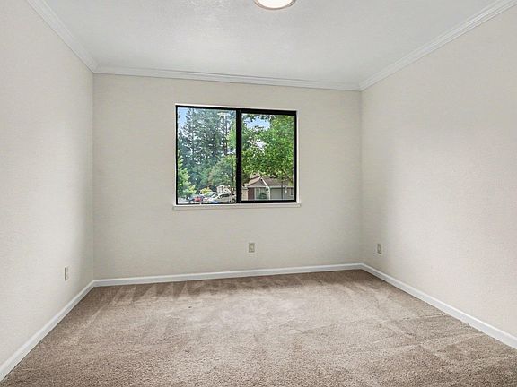 5th image of 13 Glen Valley Cir