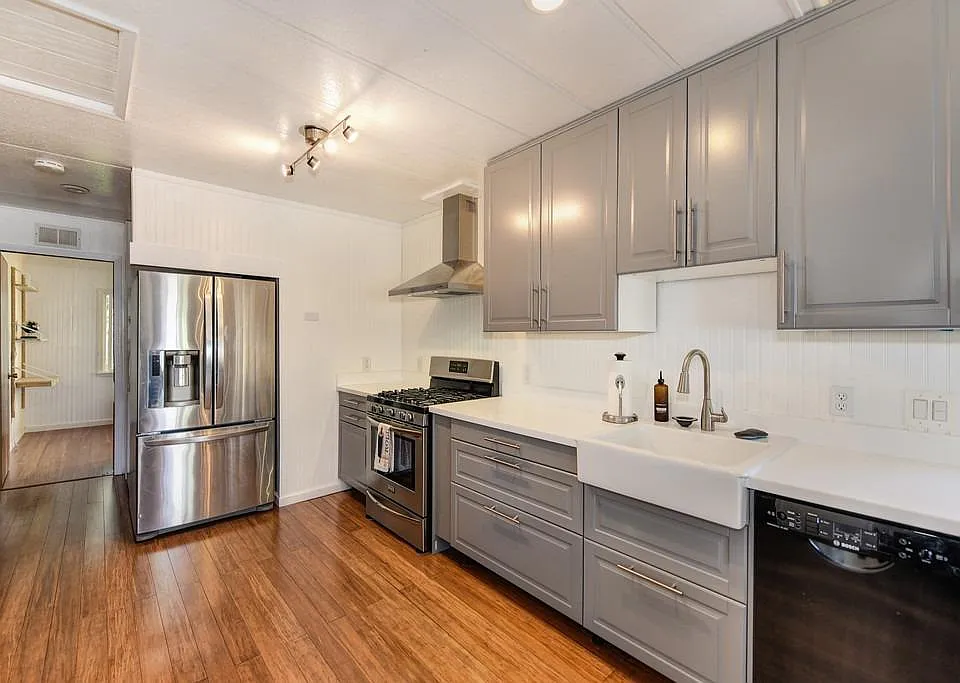 A newly remodeled kitchen.