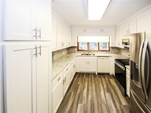 4th image of 440 Dogleg Ct