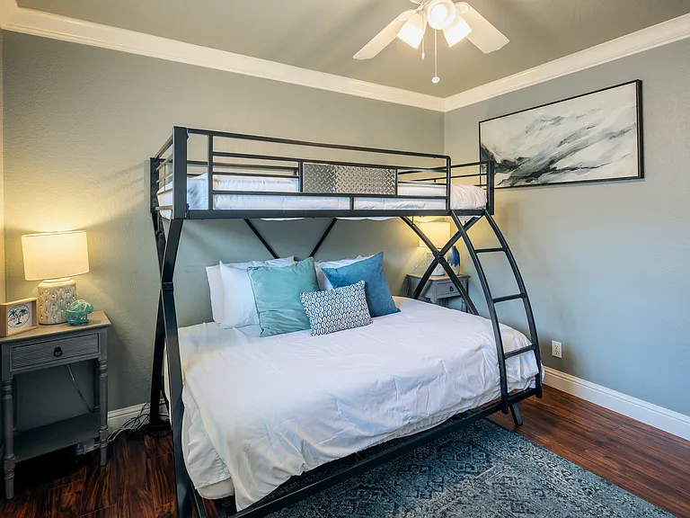 6519 N Mariposa St — Photo 49