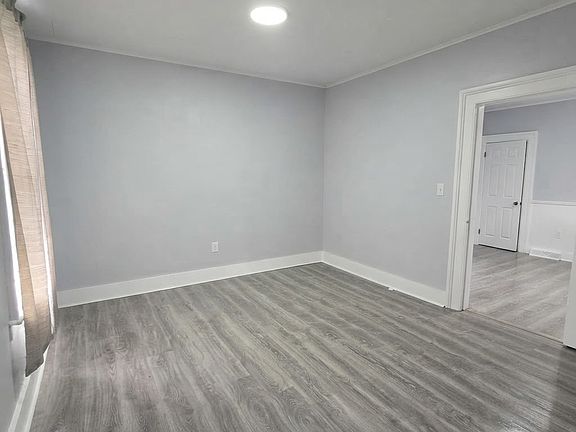 2nd image of 20 Ridge St #1