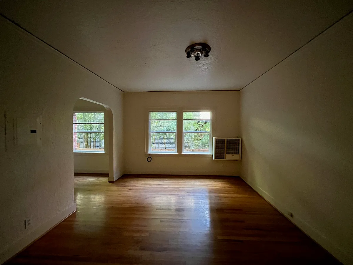 Building Photo - 816 SE 29th Ave #103
