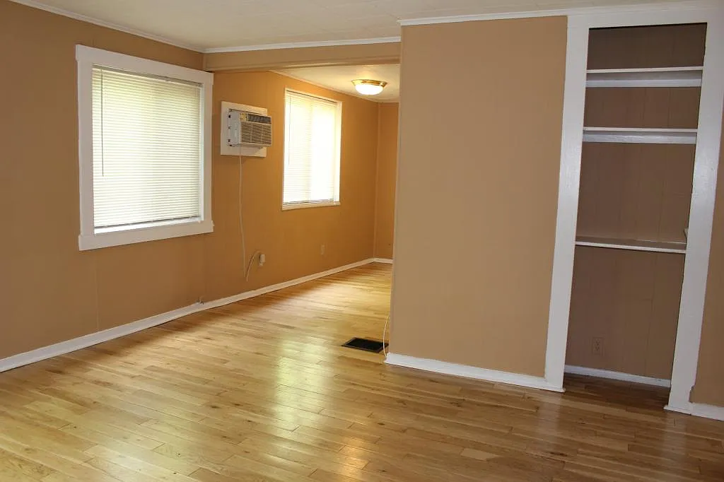 145 E Duncan St — Photo 3