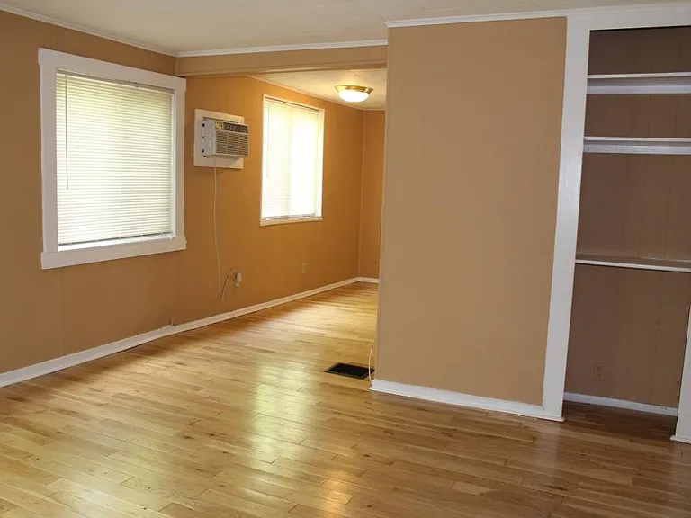 145 E Duncan St — Photo 2