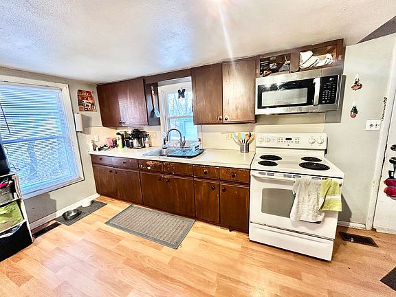 3rd image of 1206 Broadway St