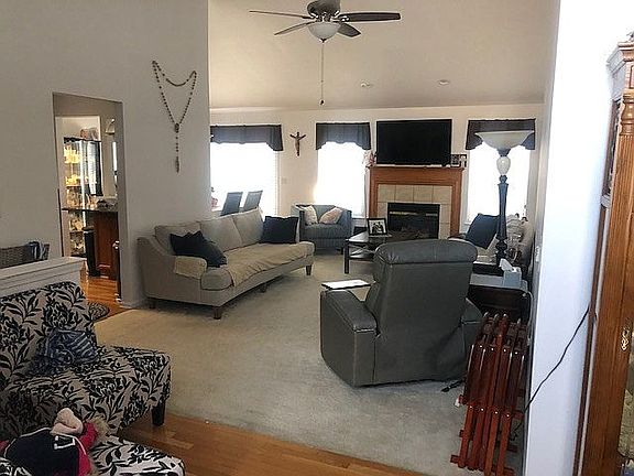 2nd image of 411 Woodhaven Dr #1