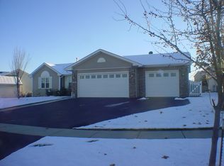 285 Oak St, Poplar Grove, IL 61065