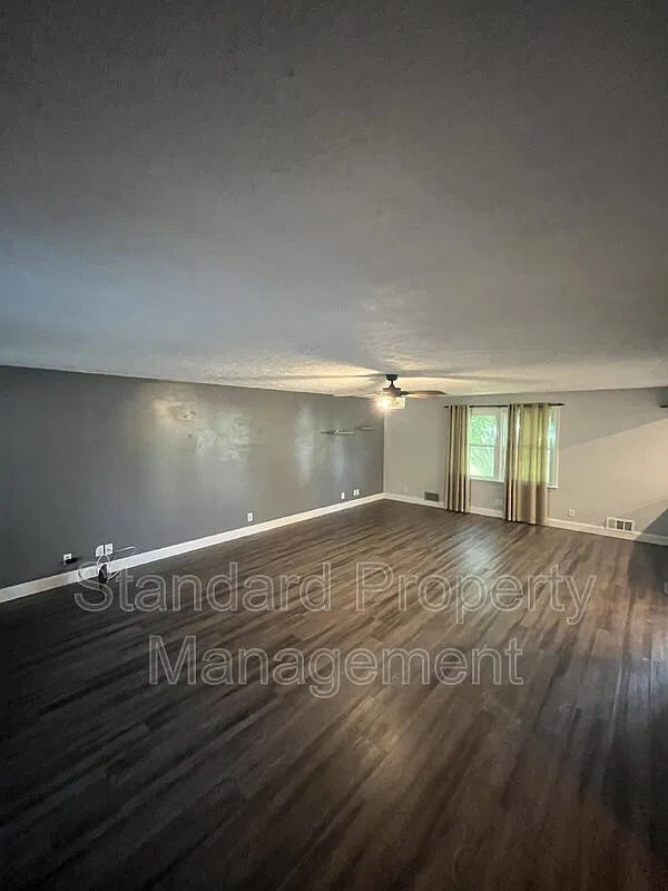 4 bed, 2.5 bath, 2128 sqft, $3,100 — Photo 3