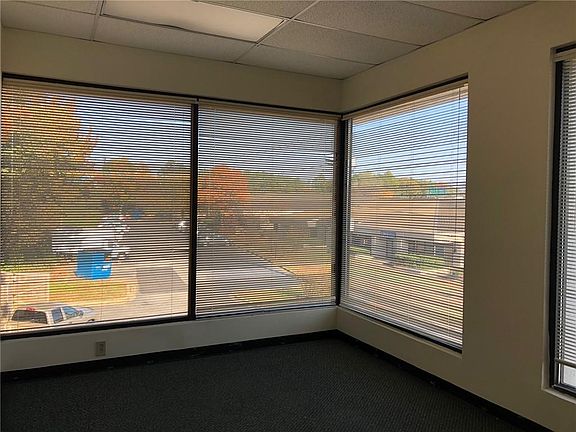 4th image of 6139 Oakbrook Pkwy Suite D