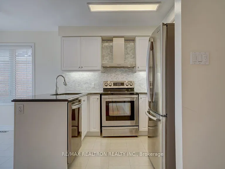 21 Shapland Cres — Photo 8