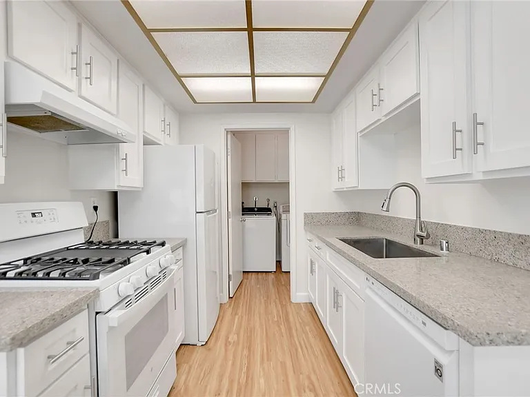 1460 Forest Glen Dr #4 — Photo 11